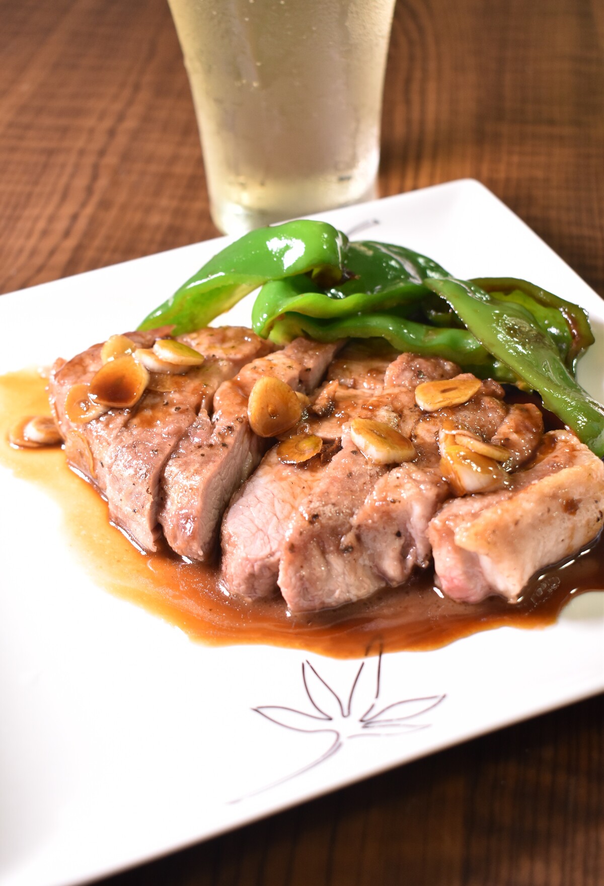 アプリコットソースをかけたポークテンダーロインのレシピ