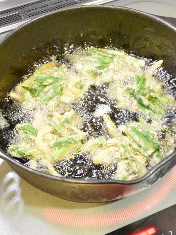 ニラと玉ねぎの味付きかき揚げ (5)