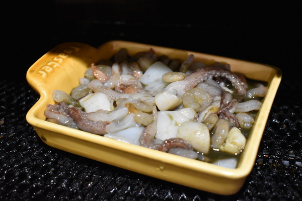 シーフードのイカ墨わた焼き (6)