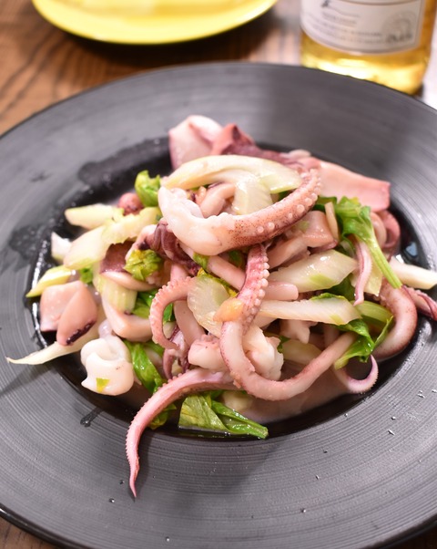 イカゲソとセロリのにんにく炒め (1)