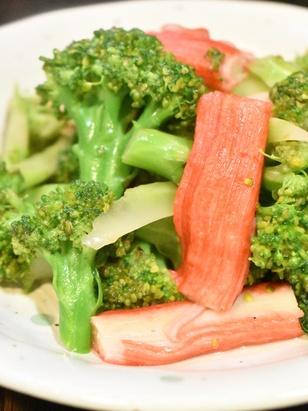 ブロッコリーとかにかまの中華炒め (1)