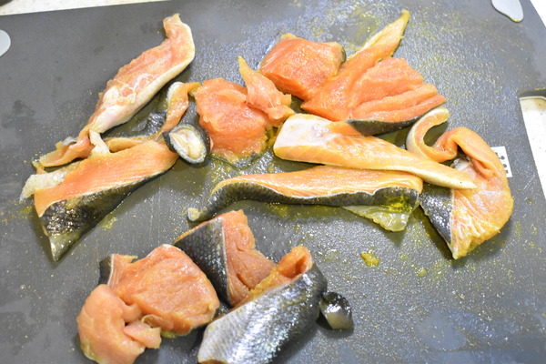 鮭あらのカレー焼き (3)