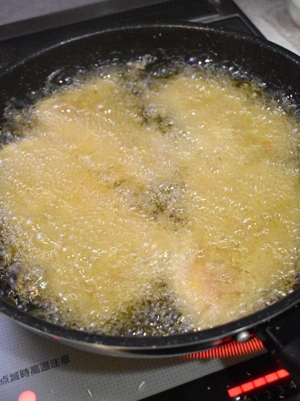 もも肉で山盛りとんかつ (7)