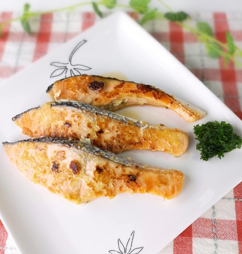 鮭のニンニク焼き (1)