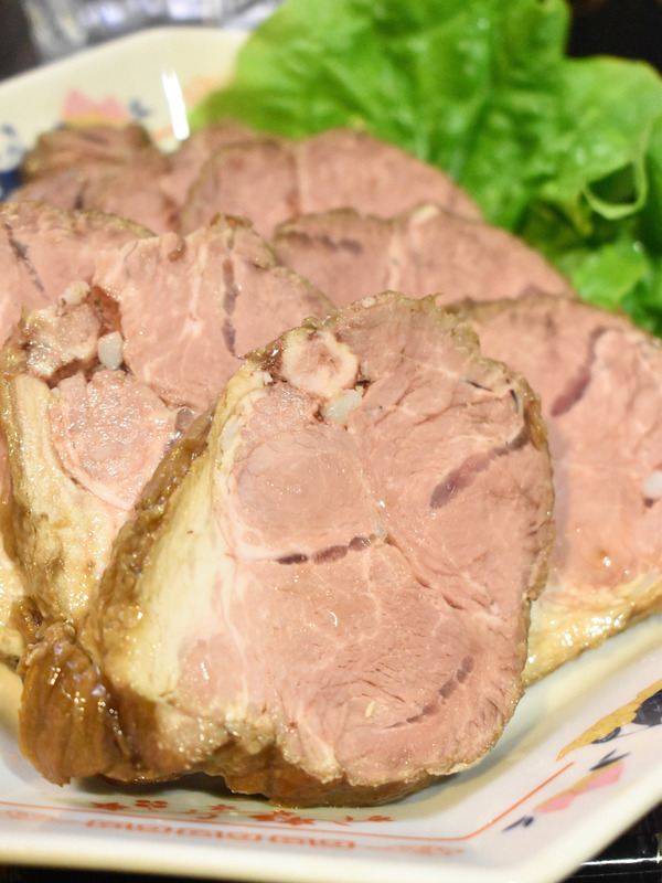 豚うで肉の煮豚 (1)