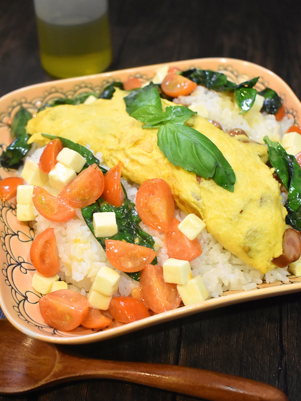トマトとバジルのオムレツライス (2)
