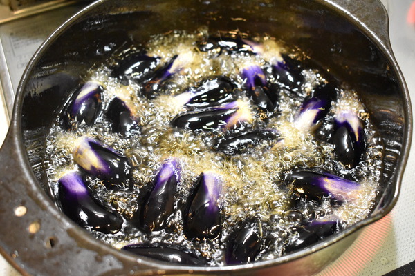 揚げ小茄子の味噌炒め (4)