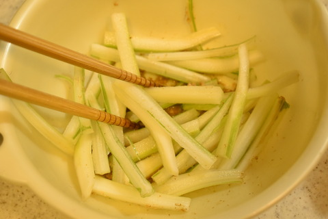 セロリのごま和え (5)