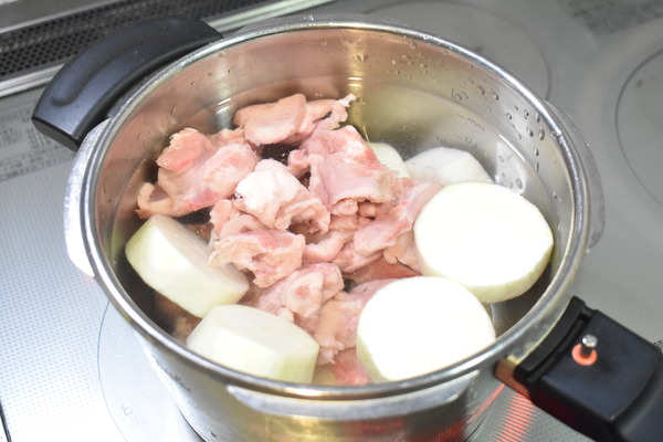 豚すじ肉と大根の煮物 (4)