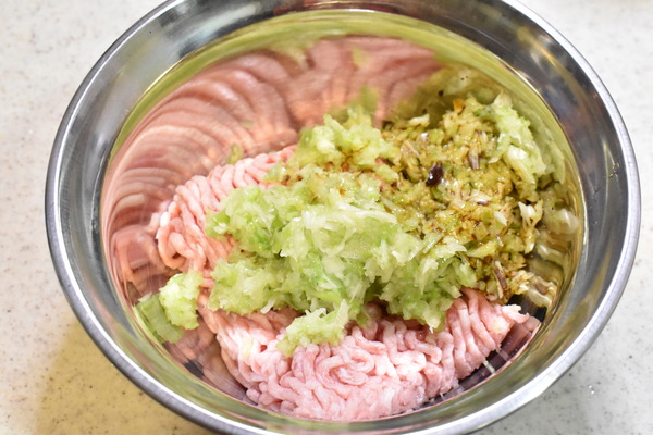 揚げワンタンと茹でワンタン (4)