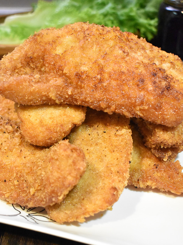 もも肉で山盛りとんかつ (1)