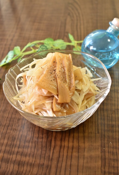 玉ねぎとメンマのサラダ (1)