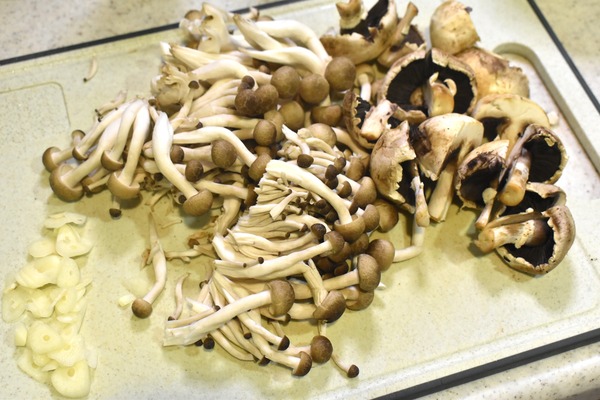 キノコのにんにくバター醤油 (3)