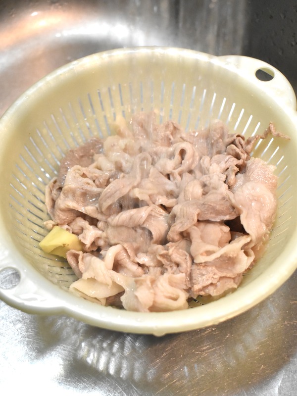 豚目玉焼き丼 (5)
