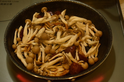 カルパスとしめじの醤油炒め (4)