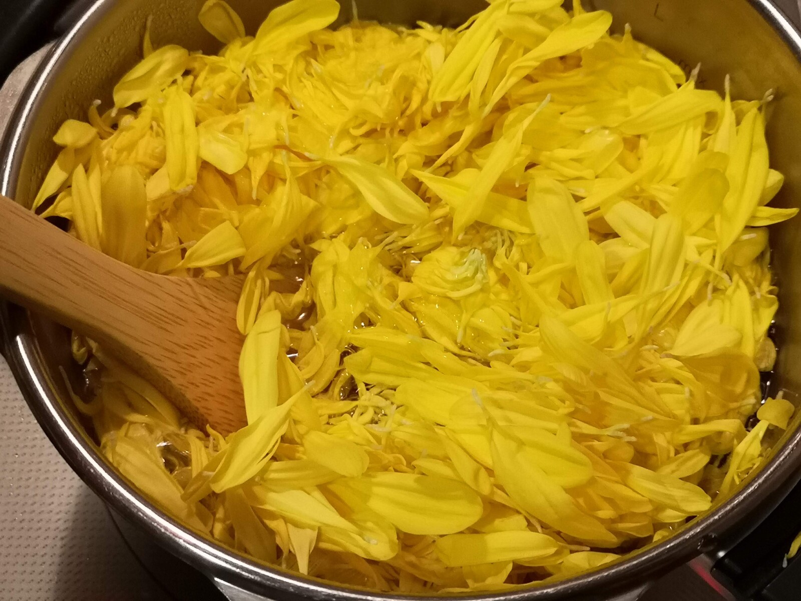 ごま油で食べやすく 菊と小松菜のお浸し 気まま料理で レシピとか Powered By ライブドアブログ ごま油で食べやすく 菊と小松菜のお浸し 気まま料理で レシピとか Powered By ライブドアブログ
