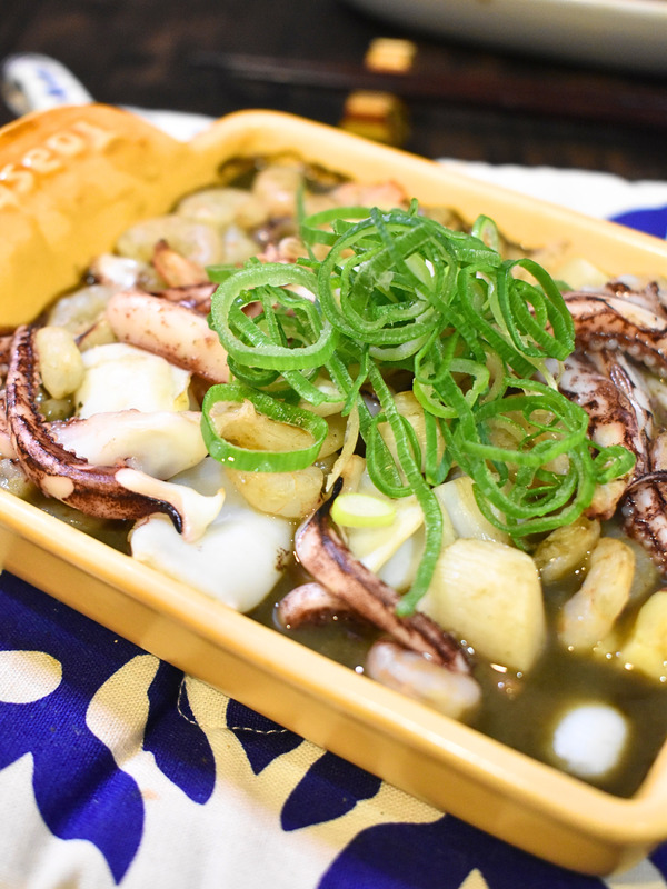 シーフードのイカ墨わた焼き (1)