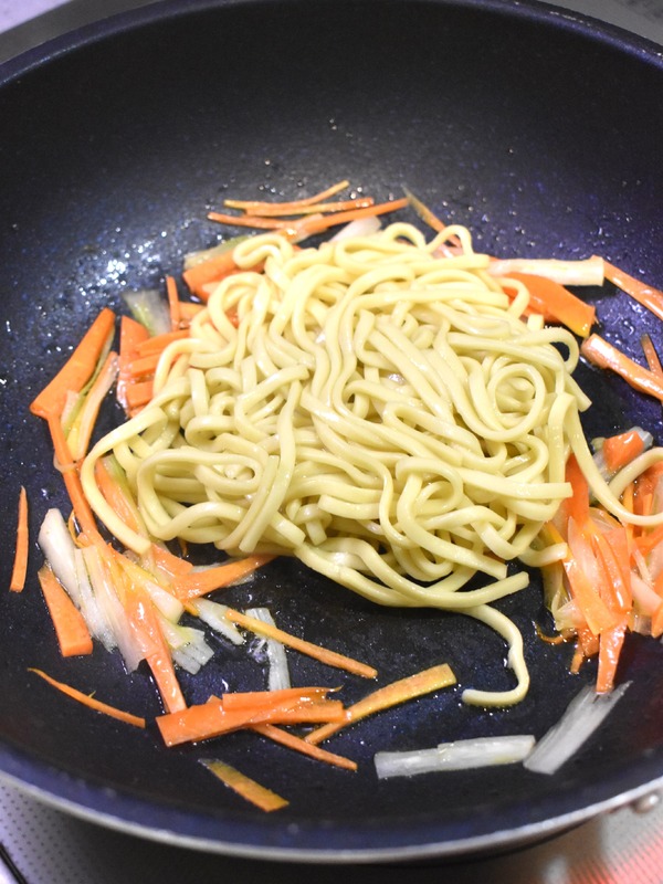 パクチー焼きそば (5)