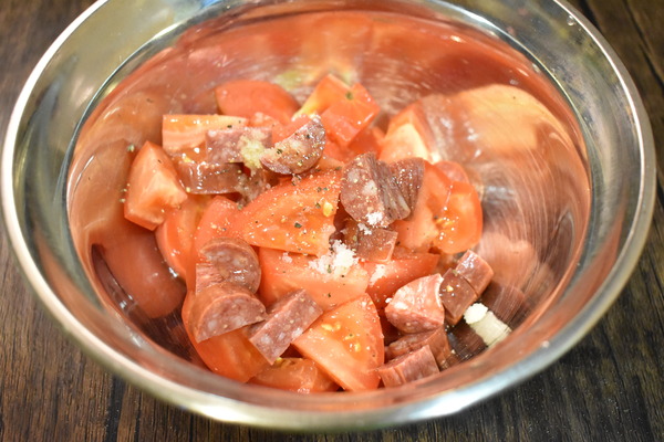 トマトとサラミのサラダ (3)