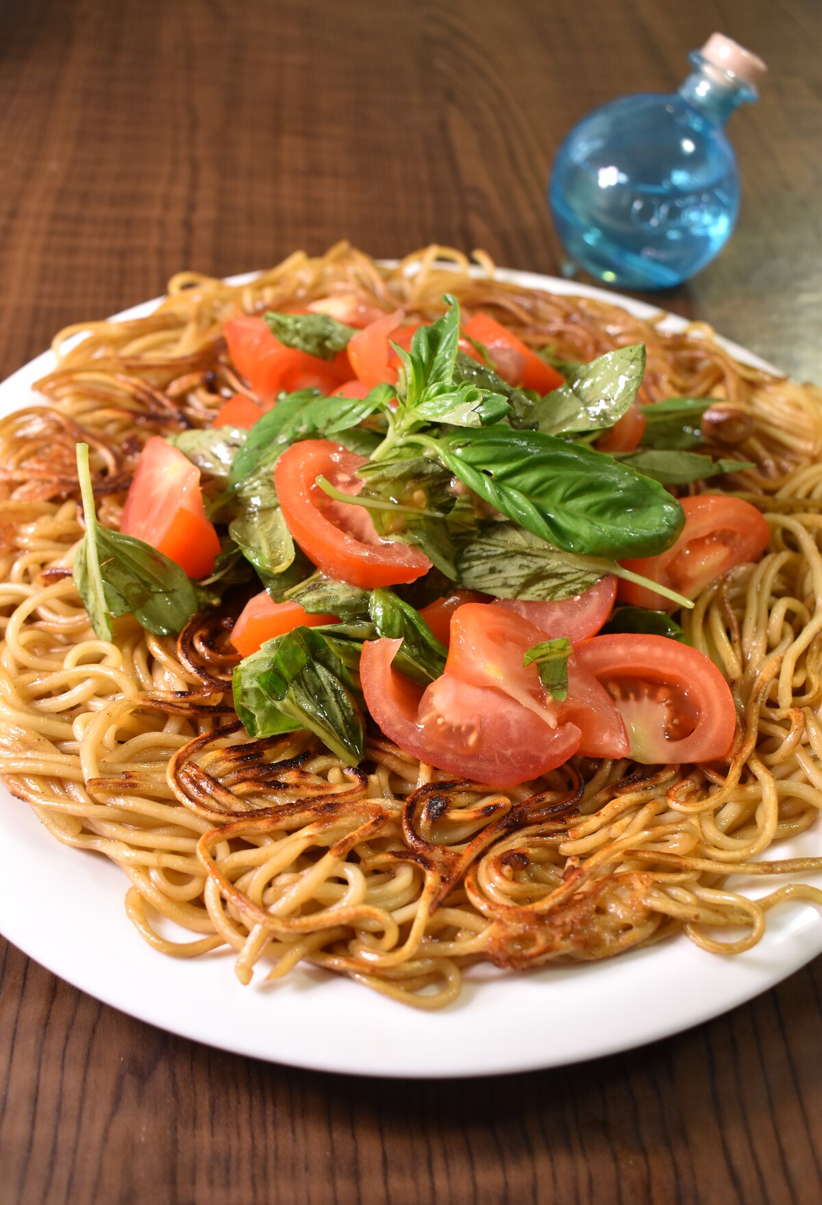 カリカリ麺が美味しい トマトとバジルの焼きそば 気まま料理で レシピとか Powered By ライブドアブログ