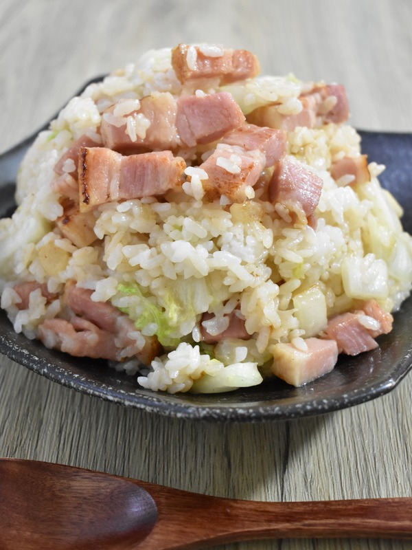 ベーコンと冬野菜のコンソメ炒飯 (1)