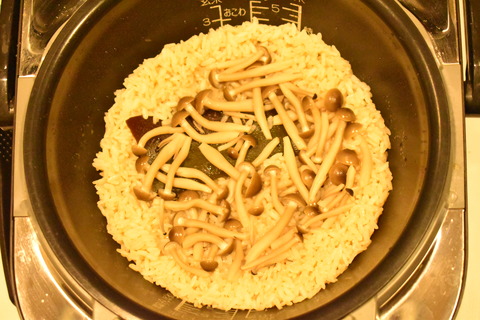 新米のあっさり炊き込みご飯 (3)