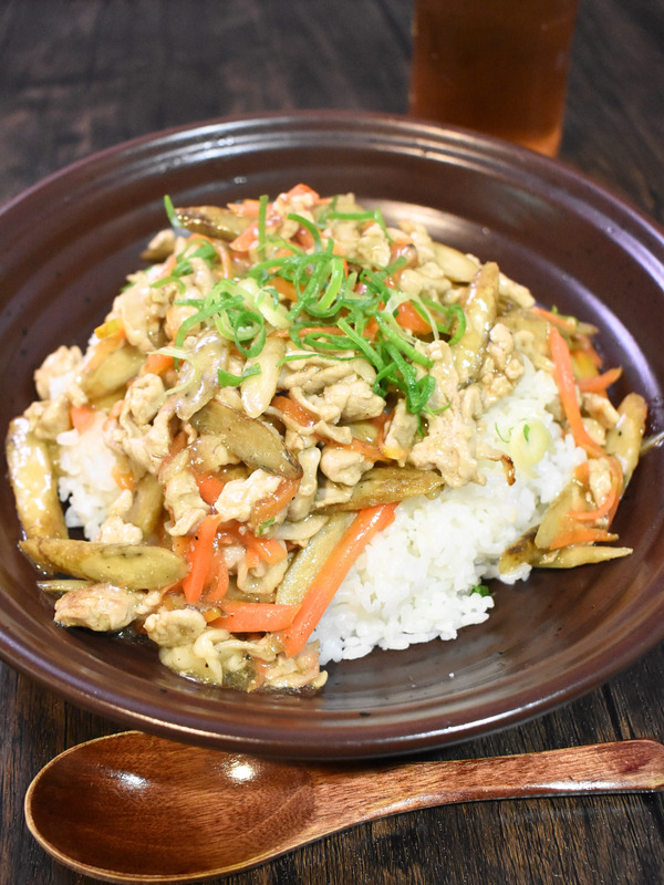 豚肉とごぼうの中華丼 (2)