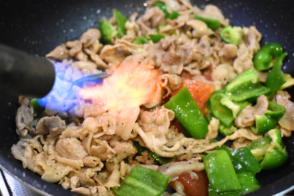 豚肉の炙りにんにく炒め (6)