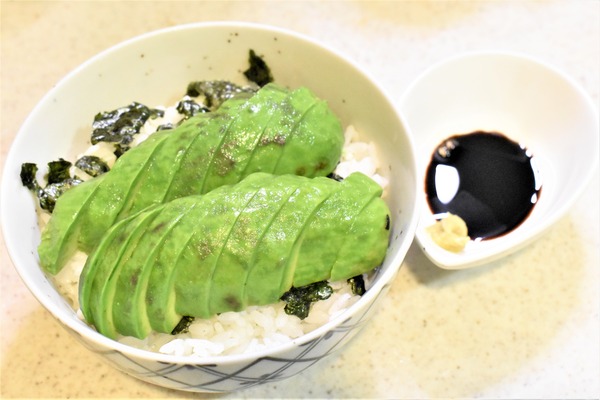 アボカド刺身丼 (4)