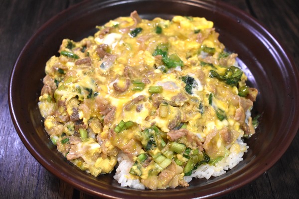 豚肉と小松菜の卵とじ丼 (5)