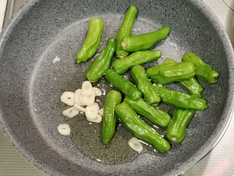 しし唐とミニトマトの温サラダ (3)