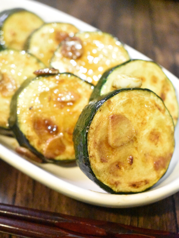 ズッキーニのにんにくバター醤油焼き (1)