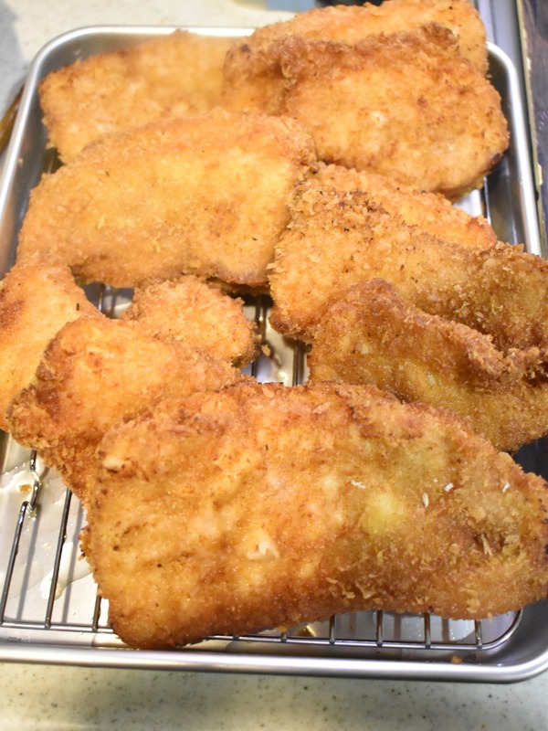 もも肉で山盛りとんかつ (8)