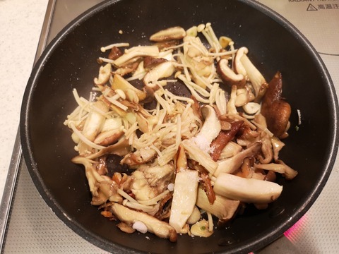 オイリーキノコと辛味大根 (6)