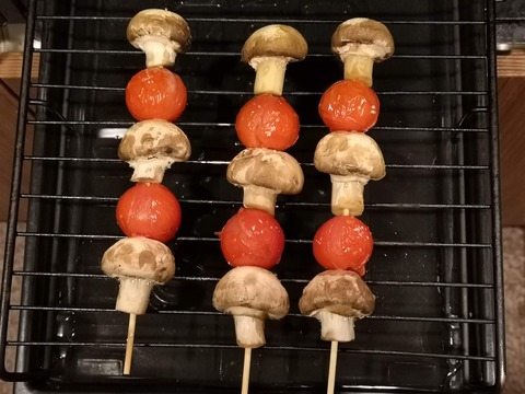 ミニトマトとマッシュルームの串焼き (4)