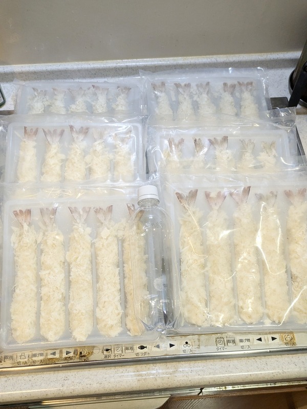 大量の特大エビフライ (5)