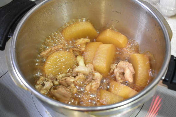 豚すじ肉と大根の煮物 (7)