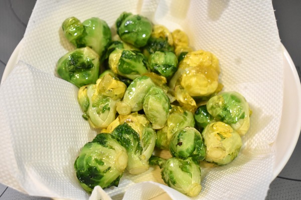 芽キャベツの素揚げ (4)