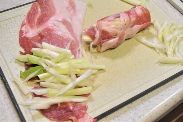 豚肉の香味野菜巻き (4)