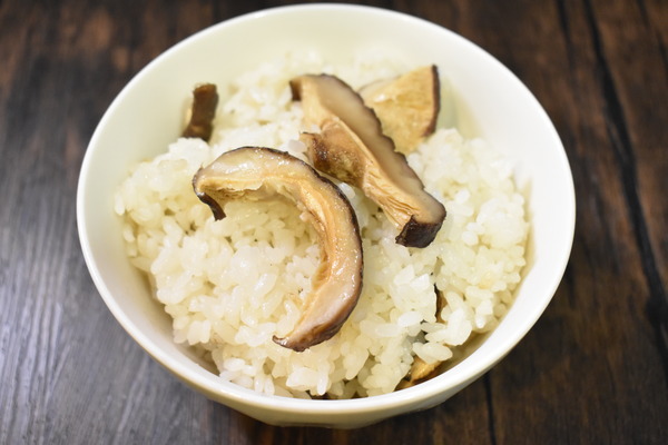 干し椎茸の丸ごと炊き込みご飯 (8)