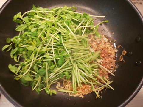 豆苗と干しエビの塩炒め (4)