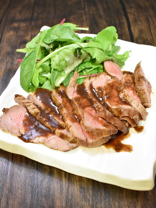 牛もも肉のステーキ (9)