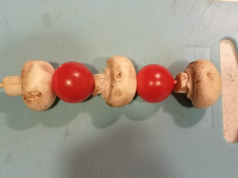 ミニトマトとマッシュルームの串焼き (2)