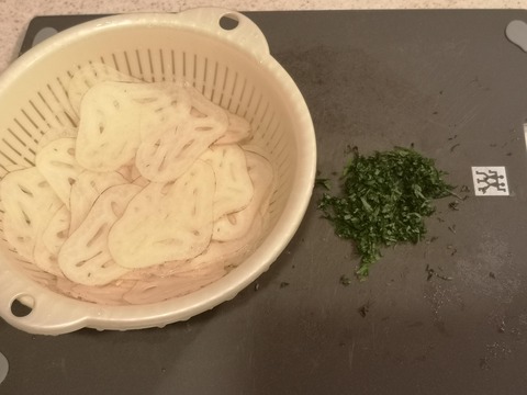 蓮根の紫蘇和え (2)