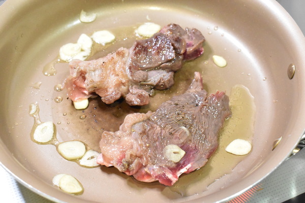 牛すじ肉のステーキ (5)