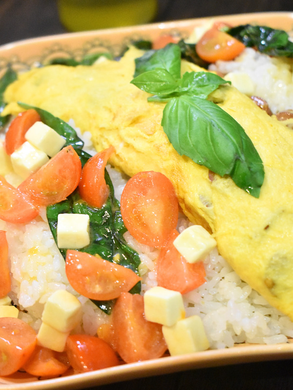 トマトとバジルのオムレツライス (1)