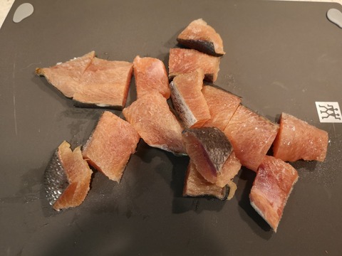 鮭の唐揚ピリ辛酢 (2)