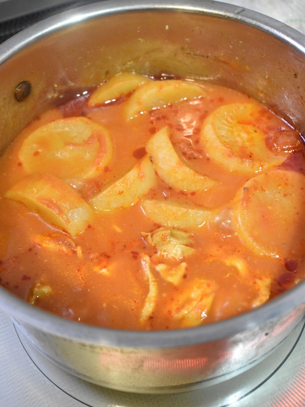 鶏もも肉と大根のトマト煮込み (6)