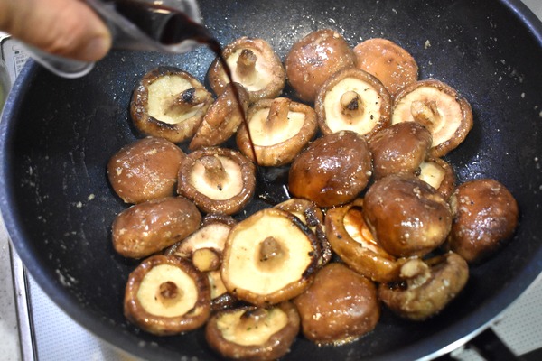 椎茸のにんにくバター醤油炒め (5)