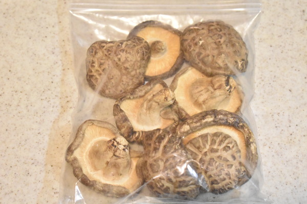 干し椎茸の丸ごと炊き込みご飯 (3)